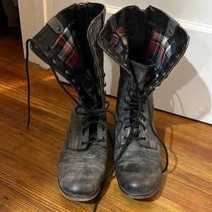 Combat boots
